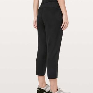 Lululemon on the fly crop 23" woven size 6
